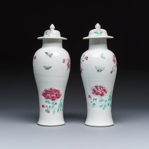 A Chinese famille rose four-piece garniture with floral design — foto 10
