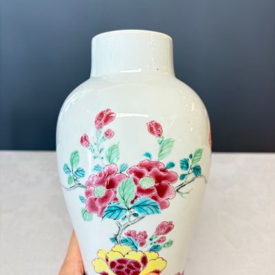 A Chinese famille rose four-piece garniture with floral design — photo 14