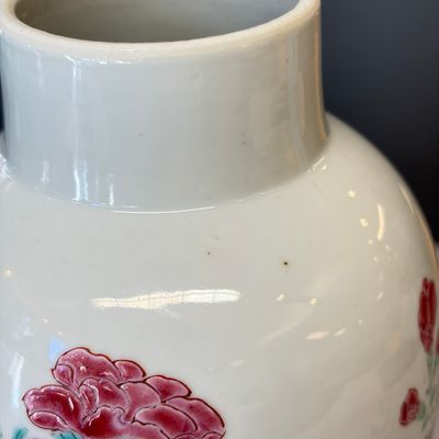 A Chinese famille rose four-piece garniture with floral design — photo 16