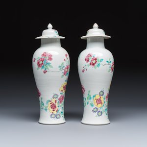 A Chinese famille rose four-piece garniture with floral design — photo 11