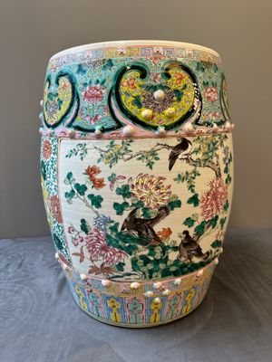 A Chinese famille rose garden seat with birds among blossoming branches, 19th C. — 照片 1
