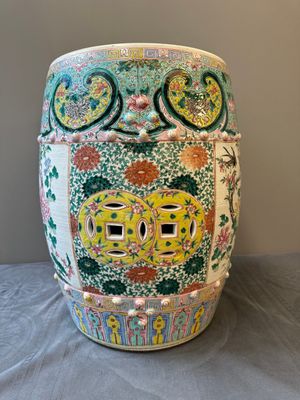 A Chinese famille rose garden seat with birds among blossoming branches, 19th C. — 照片 2