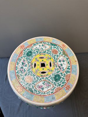 A Chinese famille rose garden seat with birds among blossoming branches, 19th C. — 照片 5
