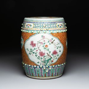 A Chinese famille rose garden seat with birds among flowering branches, 19th C. — photo 1