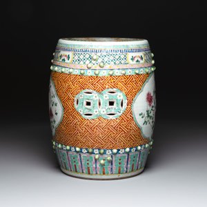 A Chinese famille rose garden seat with birds among flowering branches, 19th C. — photo 4