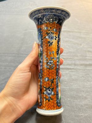 A Chinese famille rose garniture of five 'mandarin subject' vases, Qianlong — 照片 13