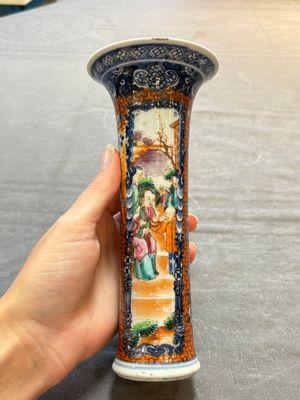 A Chinese famille rose garniture of five 'mandarin subject' vases, Qianlong — 照片 14