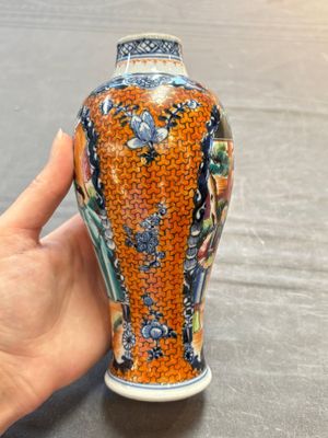 A Chinese famille rose garniture of five 'mandarin subject' vases, Qianlong — 照片 22
