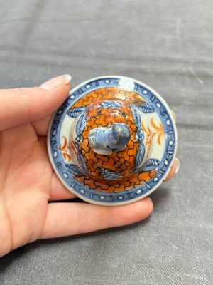 A Chinese famille rose garniture of five 'mandarin subject' vases, Qianlong — 照片 25