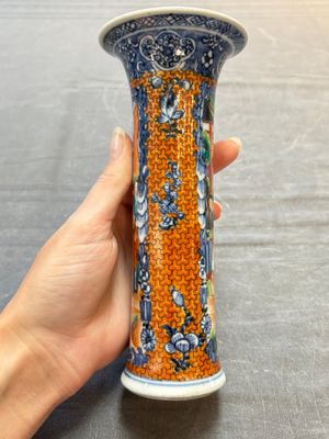 A Chinese famille rose garniture of five 'mandarin subject' vases, Qianlong — 照片 29