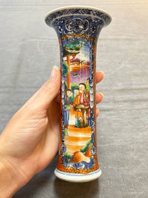 A Chinese famille rose garniture of five 'mandarin subject' vases, Qianlong — 照片 30