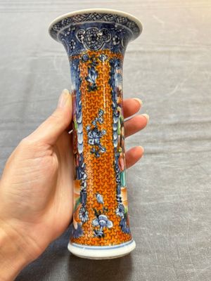 A Chinese famille rose garniture of five 'mandarin subject' vases, Qianlong — 照片 31