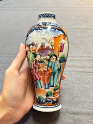 A Chinese famille rose garniture of five 'mandarin subject' vases, Qianlong — 照片 35