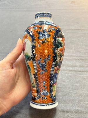 A Chinese famille rose garniture of five 'mandarin subject' vases, Qianlong — 照片 36