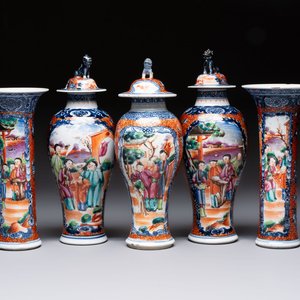 A Chinese famille rose garniture of five 'mandarin subject' vases, Qianlong — 照片 1