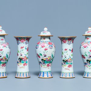 A Chinese famille rose garniture of five vases with antiquities, Qianlong — photo 1