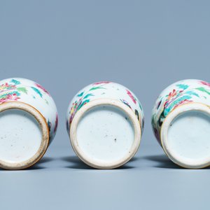 A Chinese famille rose garniture of five vases with antiquities, Qianlong — photo 4