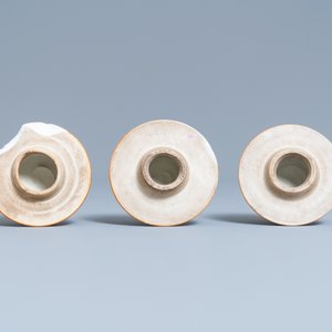 A Chinese famille rose garniture of five vases, Yongzheng — 照片 10