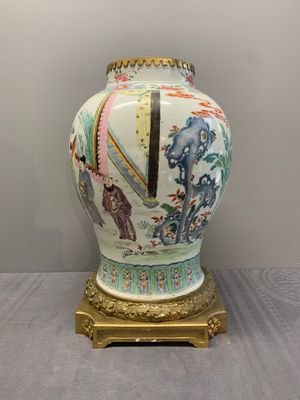 A Chinese famille rose gilt bronze mounted vase with figural design, Yongzheng — photo 3