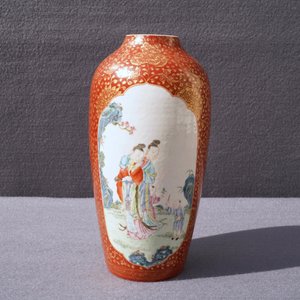 A Chinese famille rose gilt coral-ground eggshell vase, Yongzheng — photo 17
