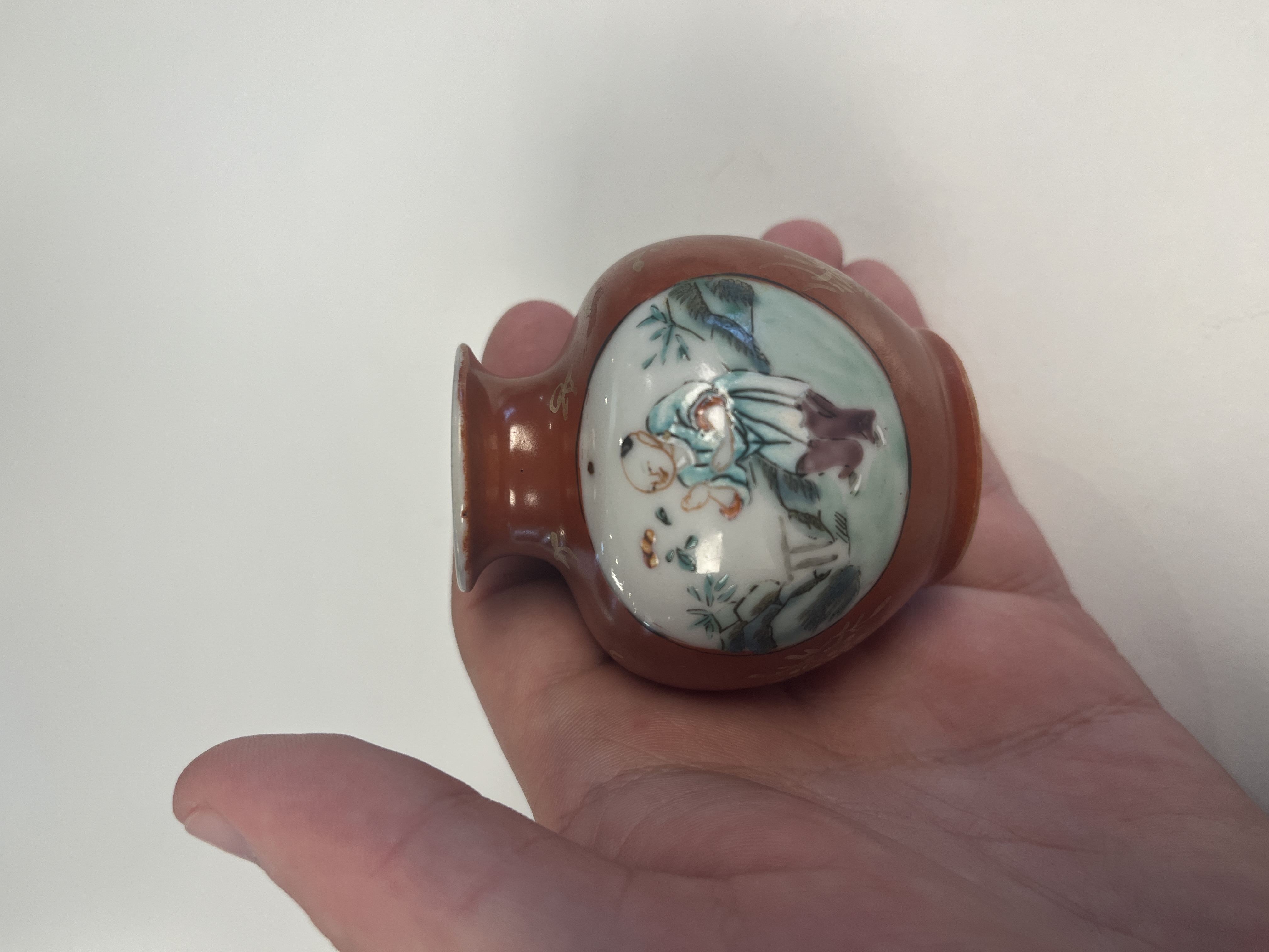 A Chinese famille rose gilt coral-red-ground 'Playing Boys' jarlet — photo 4