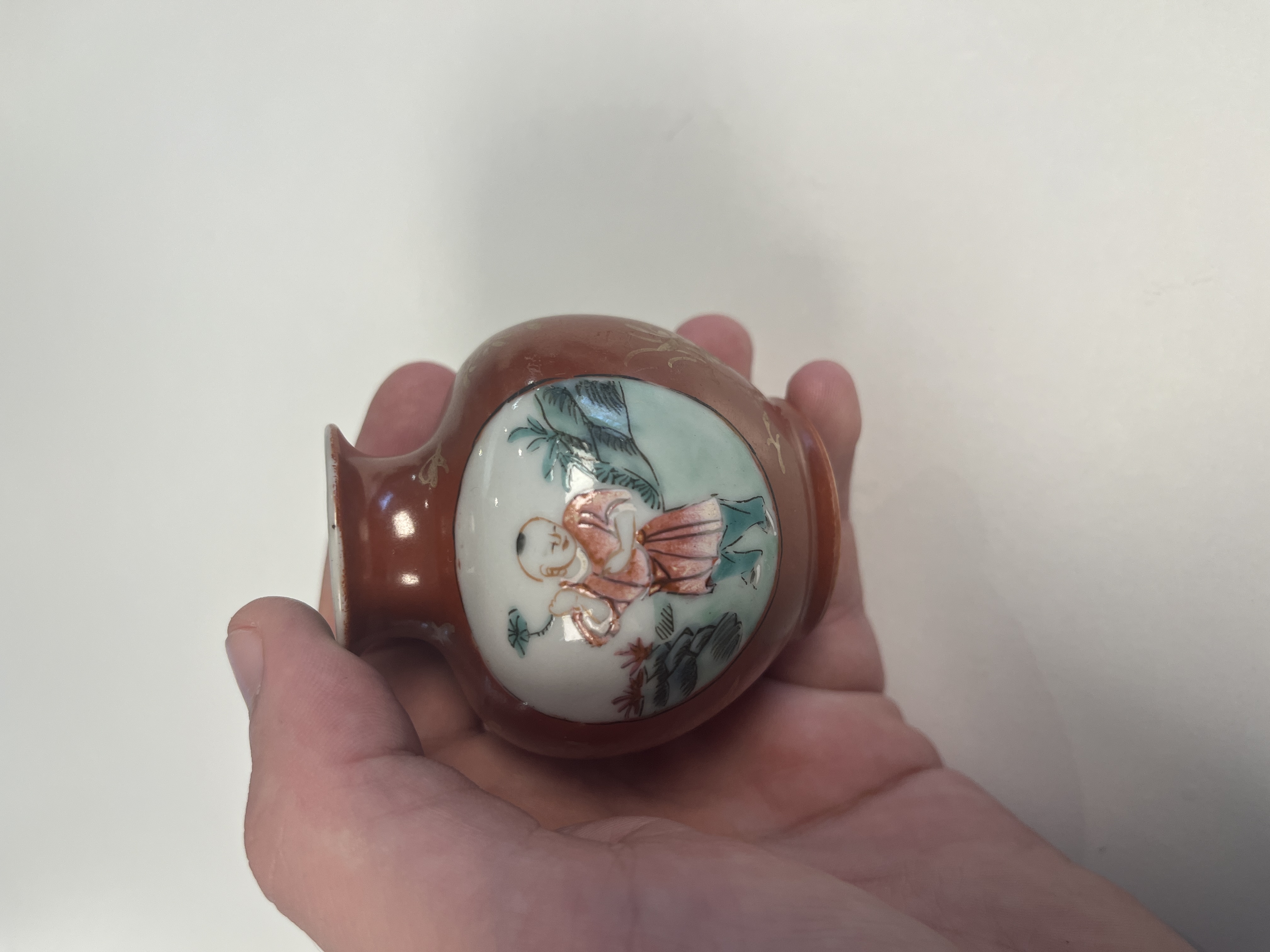 A Chinese famille rose gilt coral-red-ground 'Playing Boys' jarlet — photo 2