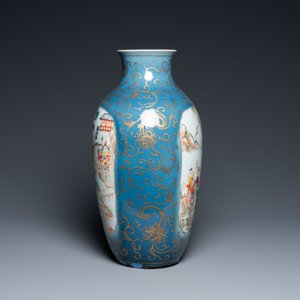 A Chinese famille rose gilt-decorated blue-ground vase, 18/19th C. — 照片 4