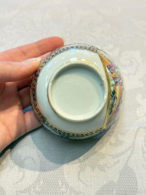 A Chinese famille rose gilt-decorated cup and saucer with figural design, Jiaqing — photo 15