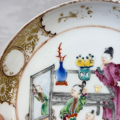 A Chinese famille rose gilt-decorated cup and saucer with figural design — photo 3
