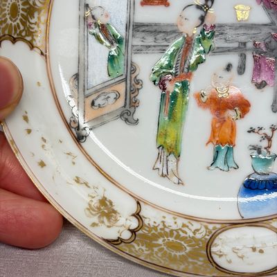 A Chinese famille rose gilt-decorated cup and saucer with figural design — photo 4