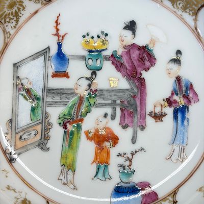 A Chinese famille rose gilt-decorated cup and saucer with figural design — photo 6