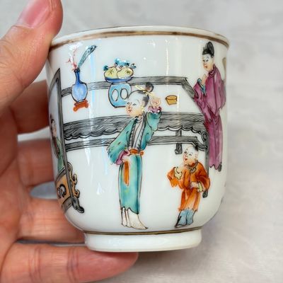 A Chinese famille rose gilt-decorated cup and saucer with figural design — photo 12