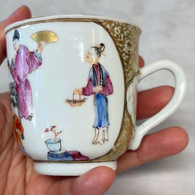 A Chinese famille rose gilt-decorated cup and saucer with figural design — photo 13