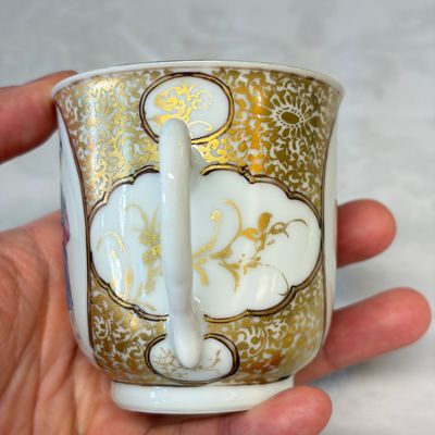 A Chinese famille rose gilt-decorated cup and saucer with figural design — photo 14