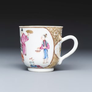 A Chinese famille rose gilt-decorated cup and saucer with figural design — photo 4