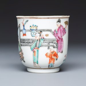 A Chinese famille rose gilt-decorated cup and saucer with figural design — photo 7
