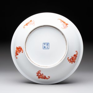 A Chinese famille rose gilt-decorated dish with birds among blossoming branches, Yongzheng mark, 20th C. — 照片 2