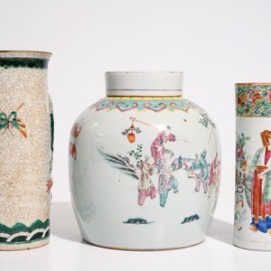 A Chinese famille rose ginger jar, a Canton rose brushpot and a relief-decorated dragon vase, 19th C. — 照片 3