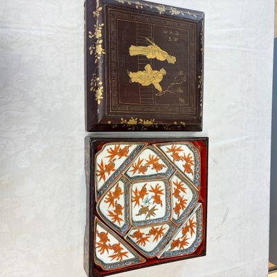 A Chinese famille rose 'Goldfish' nine-piece sweetmeat set in a gilt-lacquered box and cover — photo 2