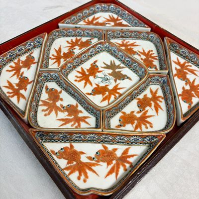 A Chinese famille rose 'Goldfish' nine-piece sweetmeat set in a gilt-lacquered box and cover — photo 9