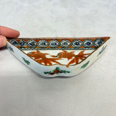 A Chinese famille rose 'Goldfish' nine-piece sweetmeat set in a gilt-lacquered box and cover — photo 10