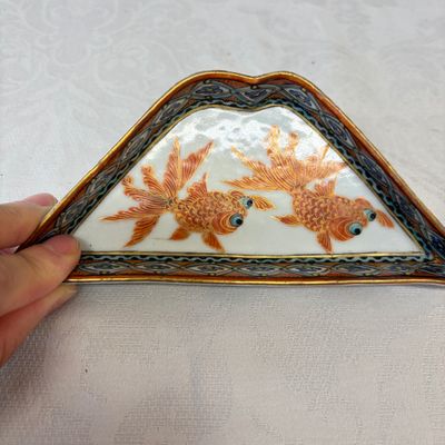 A Chinese famille rose 'Goldfish' nine-piece sweetmeat set in a gilt-lacquered box and cover — photo 12