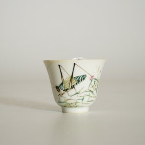 A Chinese famille rose grasshopper cup, Tongzhi mark, 19/20th C. — 照片 7