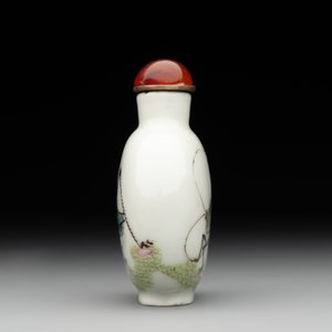 A Chinese famille rose 'grasshopper' snuff bottle, Daoguang mark and of the period — foto 2