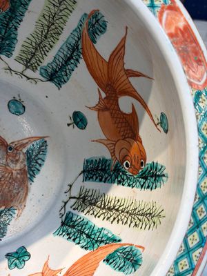 A Chinese famille rose green-ground 'Antiquities' fish bowl or jardinière with applied relief design, 19th C. — photo 14