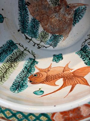 A Chinese famille rose green-ground 'Antiquities' fish bowl or jardinière with applied relief design, 19th C. — photo 16