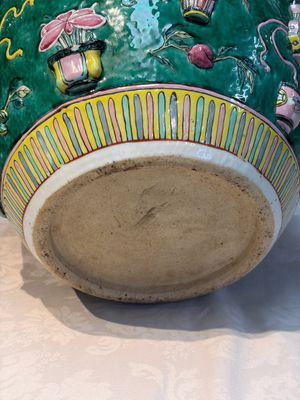 A Chinese famille rose green-ground 'Antiquities' fish bowl or jardinière with applied relief design, 19th C. — photo 18
