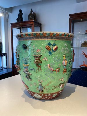 A Chinese famille rose green sgraffito-ground 'antiquities' fish bowl, 19th C. — photo 5