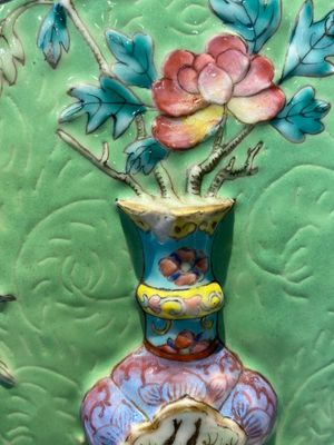A Chinese famille rose green sgraffito-ground 'antiquities' fish bowl, 19th C. — photo 13