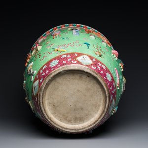 A Chinese famille rose green sgraffito-ground 'antiquities' fish bowl, 19th C. — photo 6